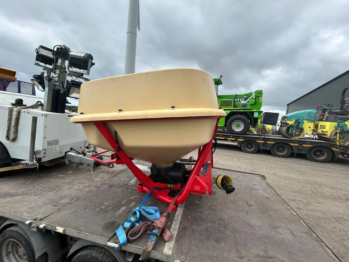 2019 Vicon fertiliser sower - Image 1