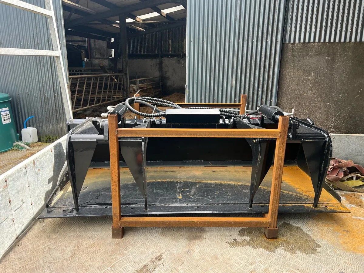 72” grab bucket - Image 1