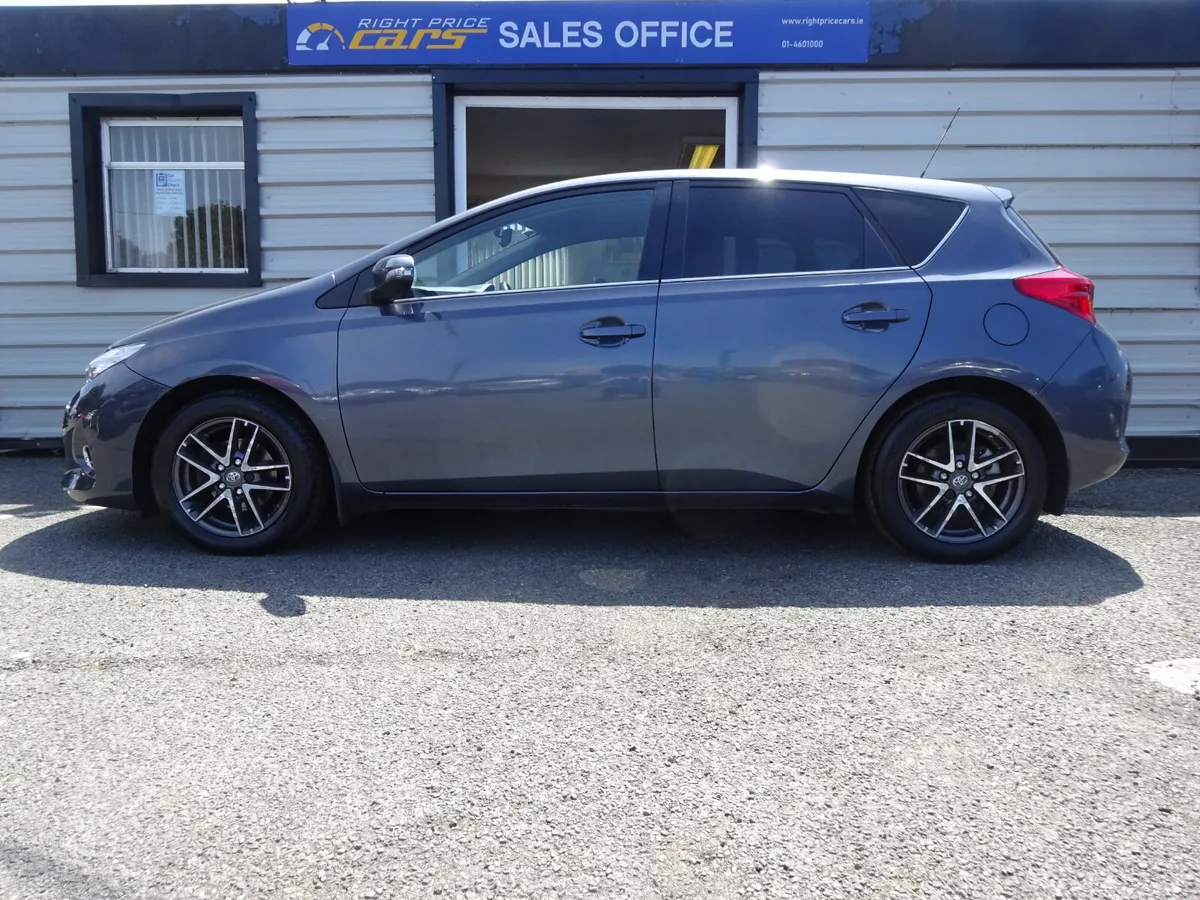 TOYOTA AURIS 1.4 D4D LOW MILEAGE - Image 4