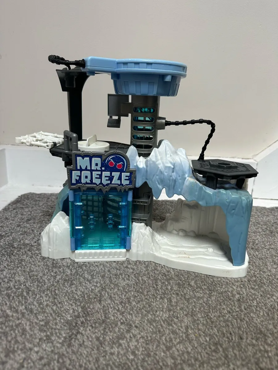 Imaginext Superhero and super villain buildings - Image 2