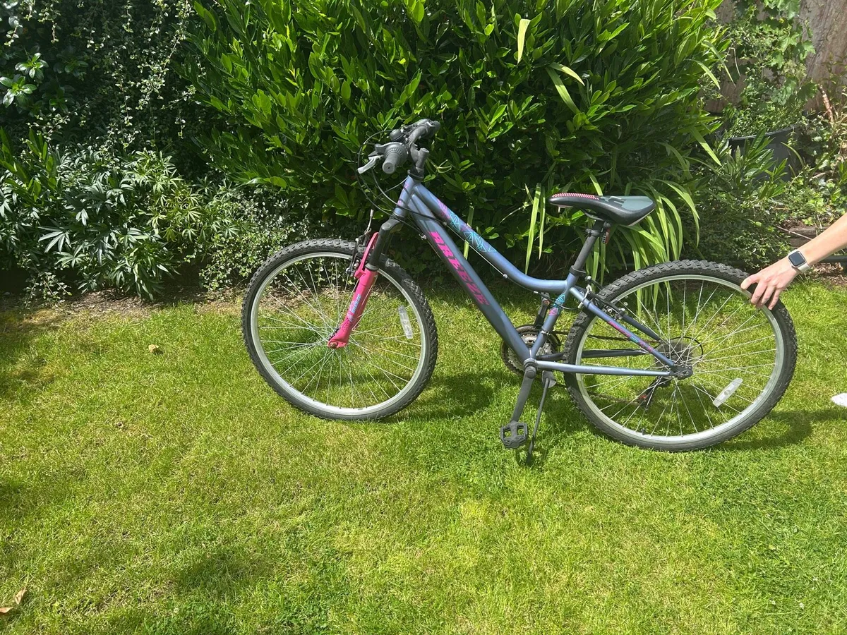 26 inch Breeze mountain bike and helmet - Image 3