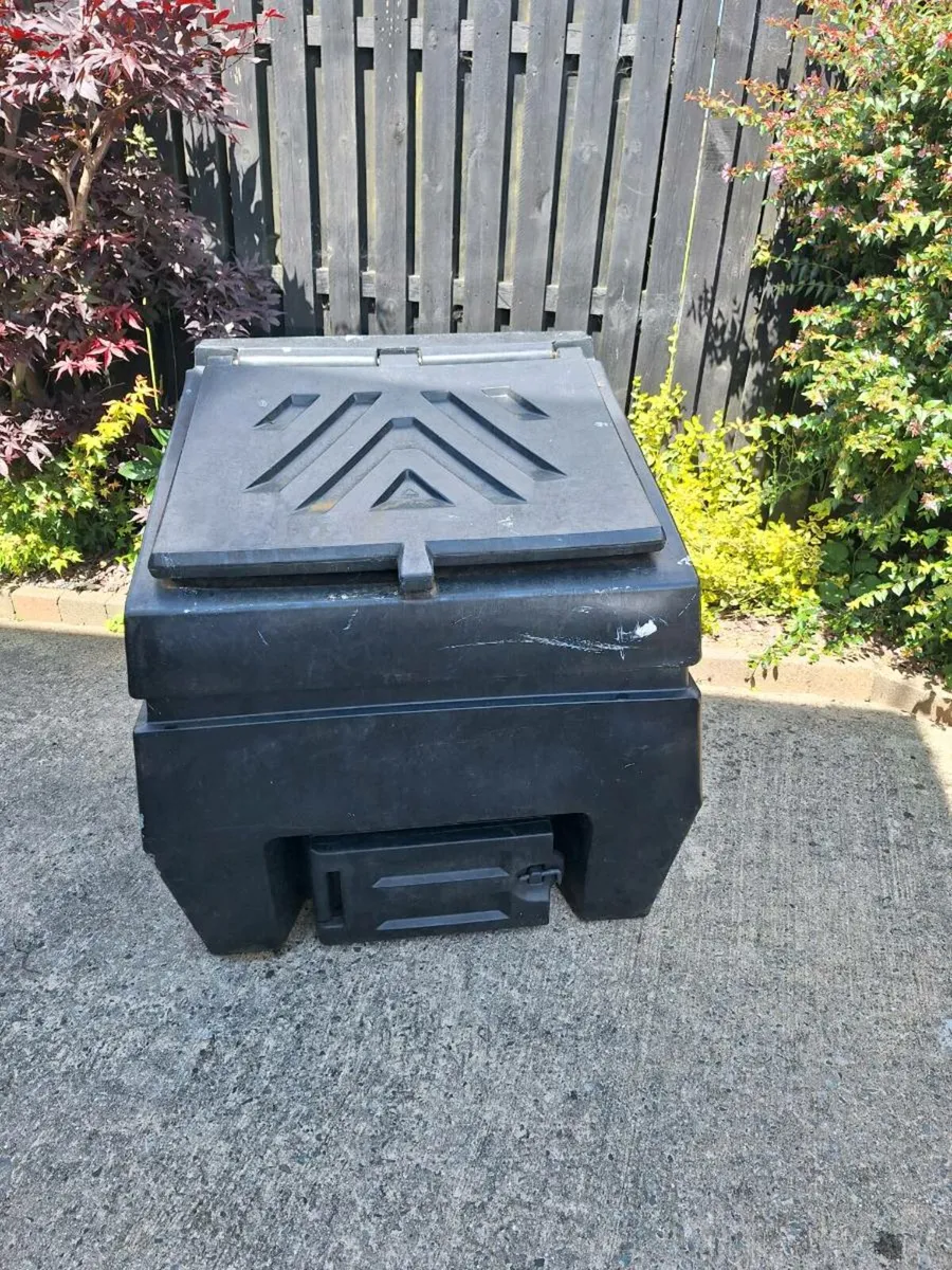Large coal / sticks  bunker - Image 1