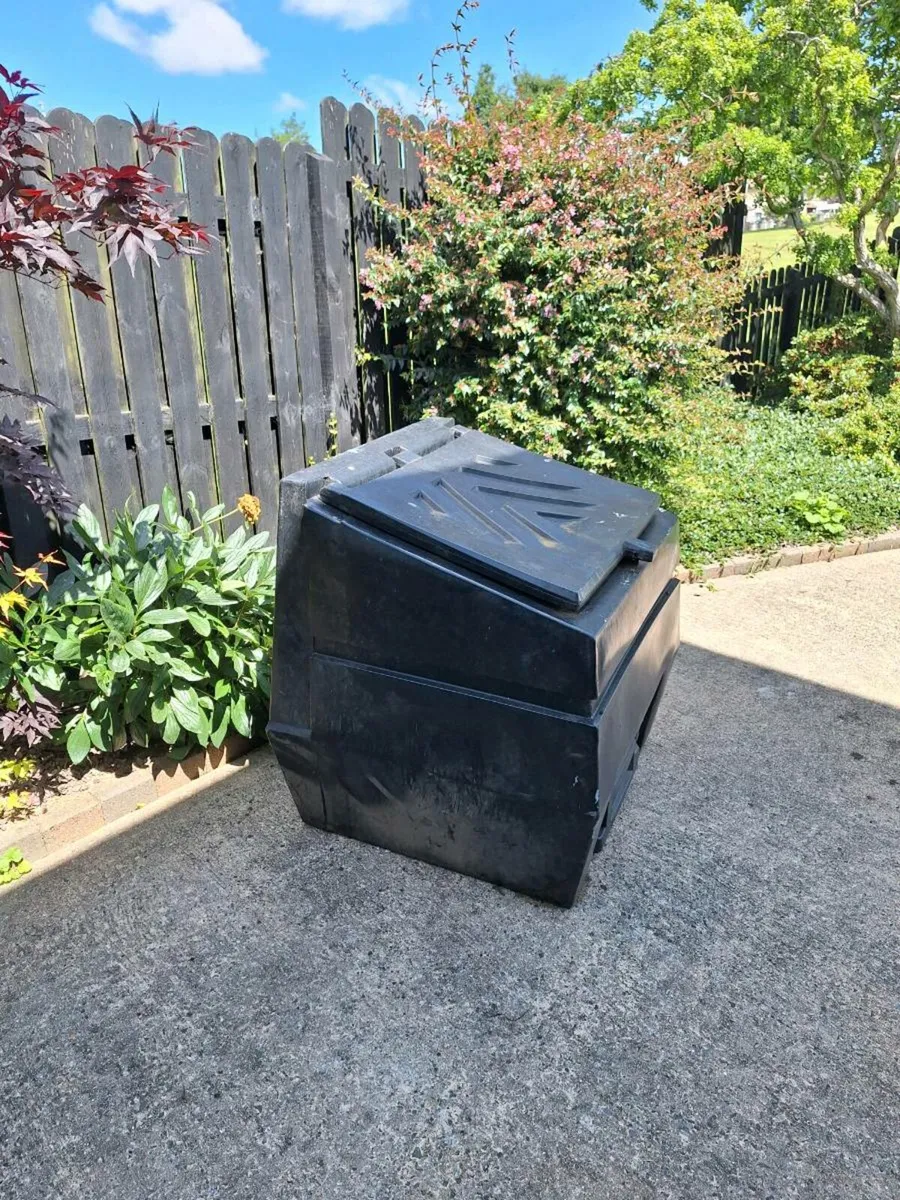 Large coal / sticks  bunker - Image 4