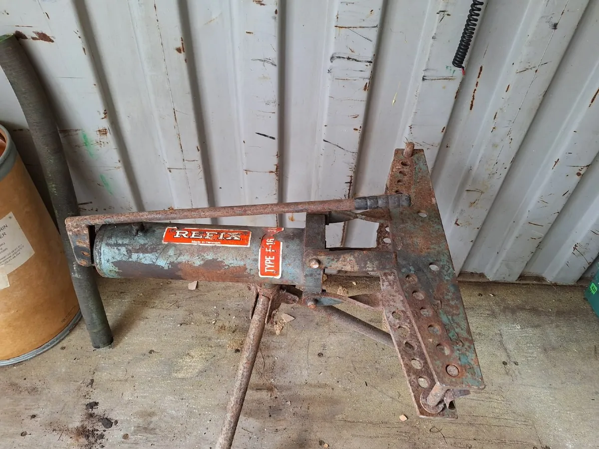 Hydraulic pipe bending machine - Image 1