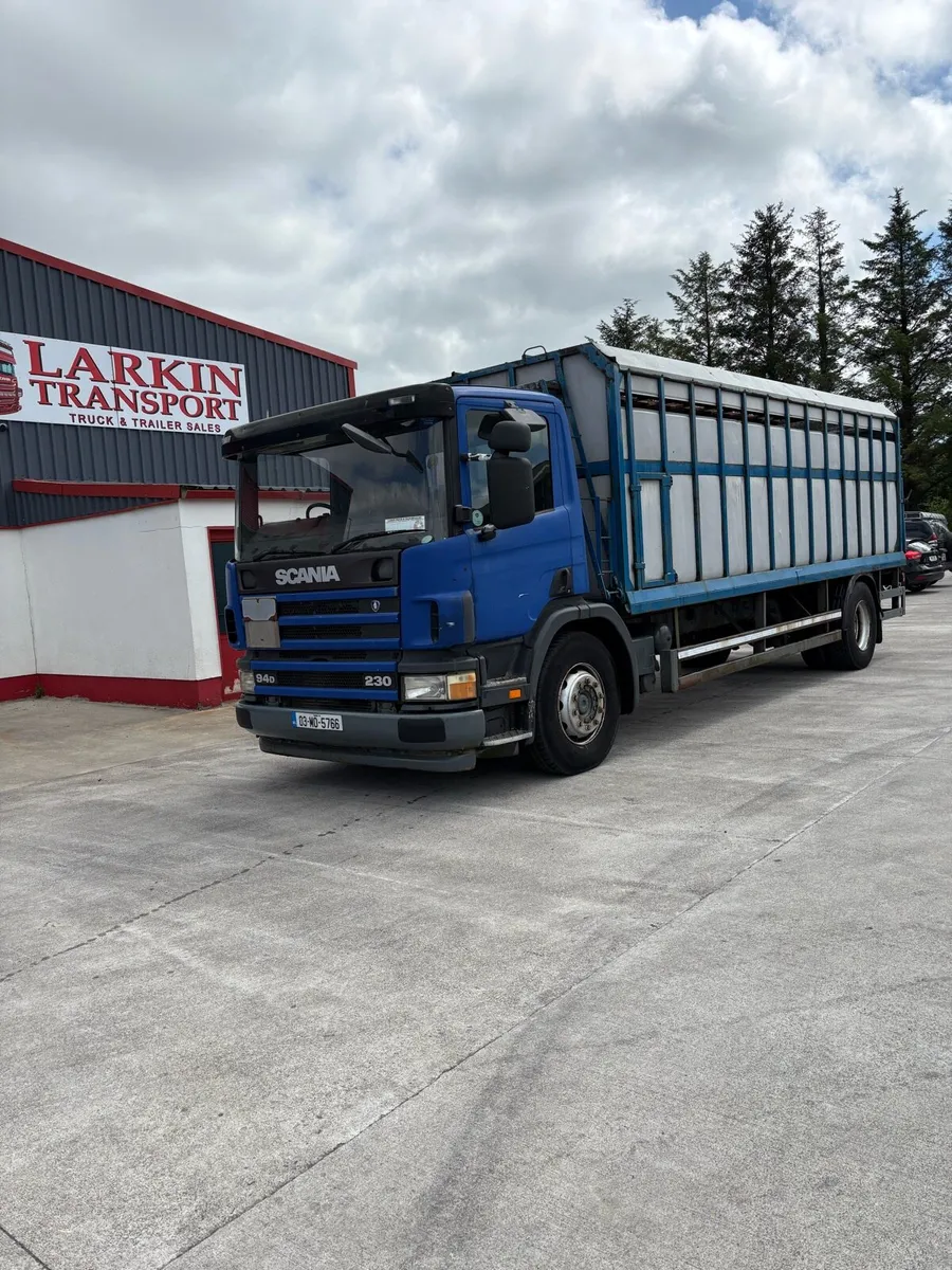 Scania P94 230 cattle livestock lorry low km - Image 1