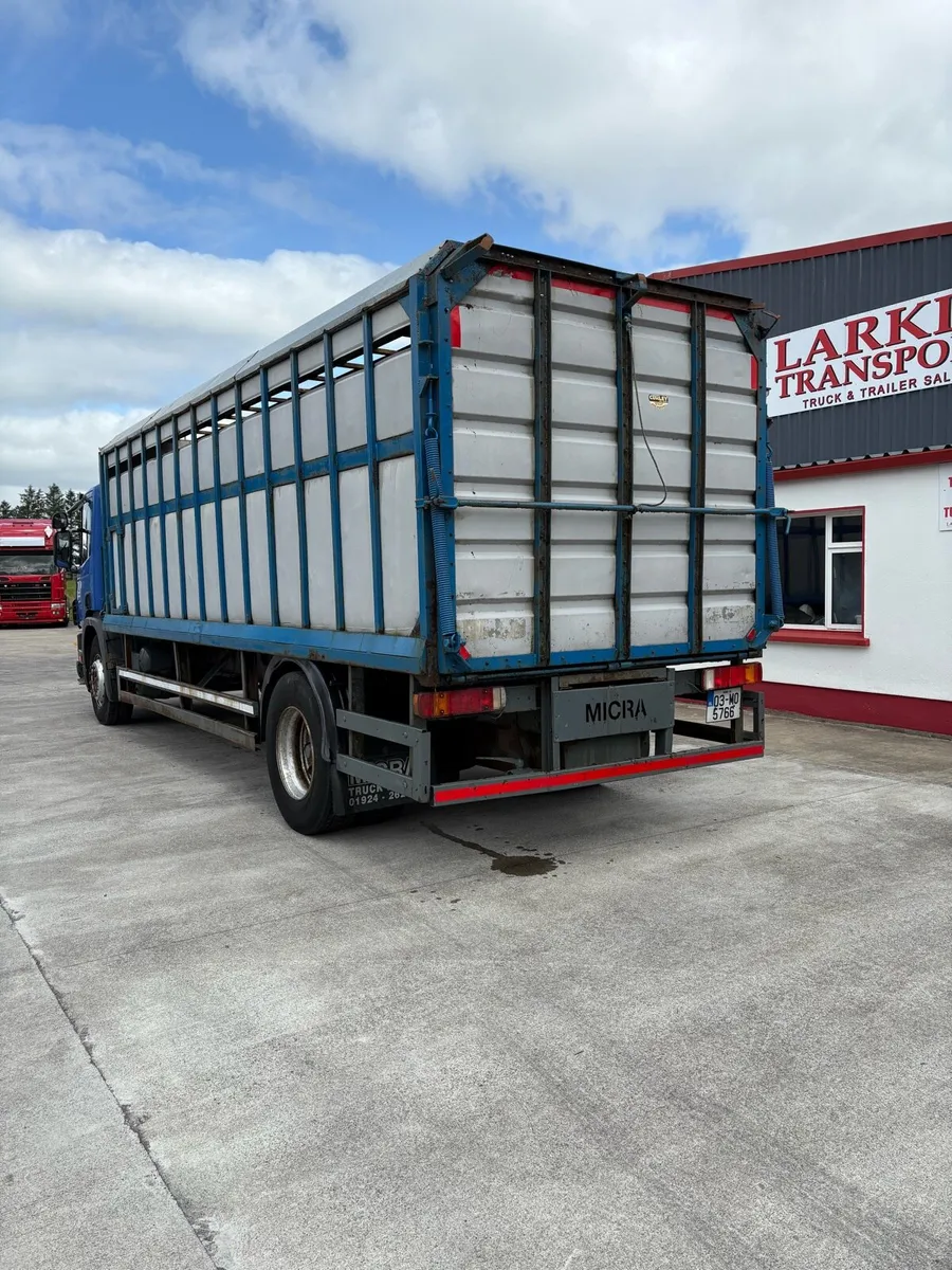 Scania P94 230 cattle livestock lorry low km - Image 3