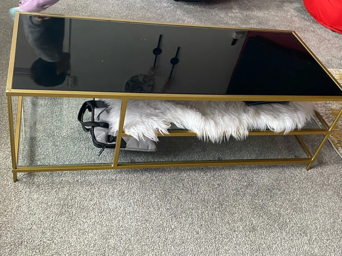 Coffee table it is very good condition very nice - Image 1