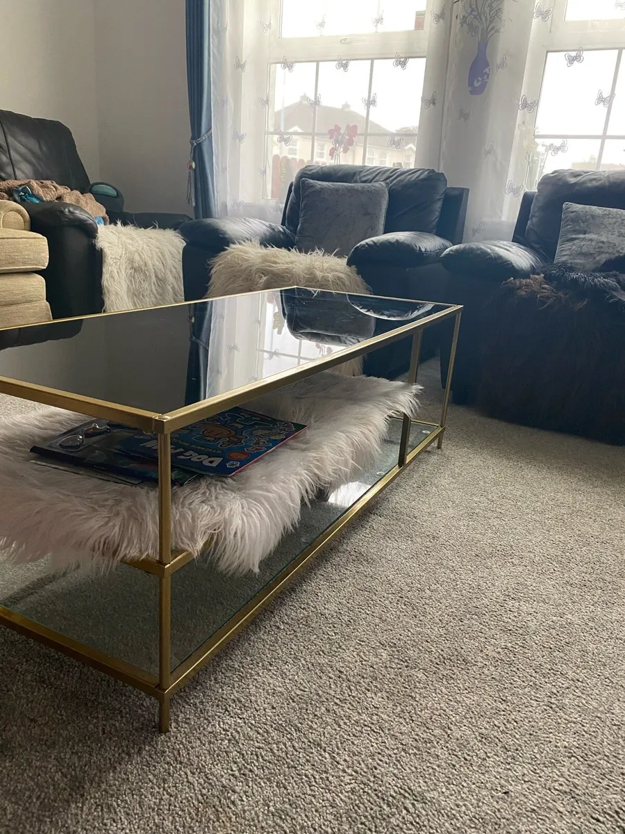 Coffee table it is very good condition very nice - Image 2