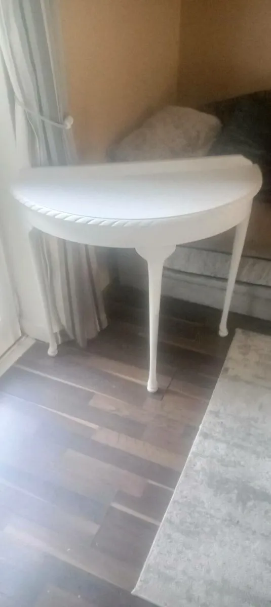 Console table - Image 1