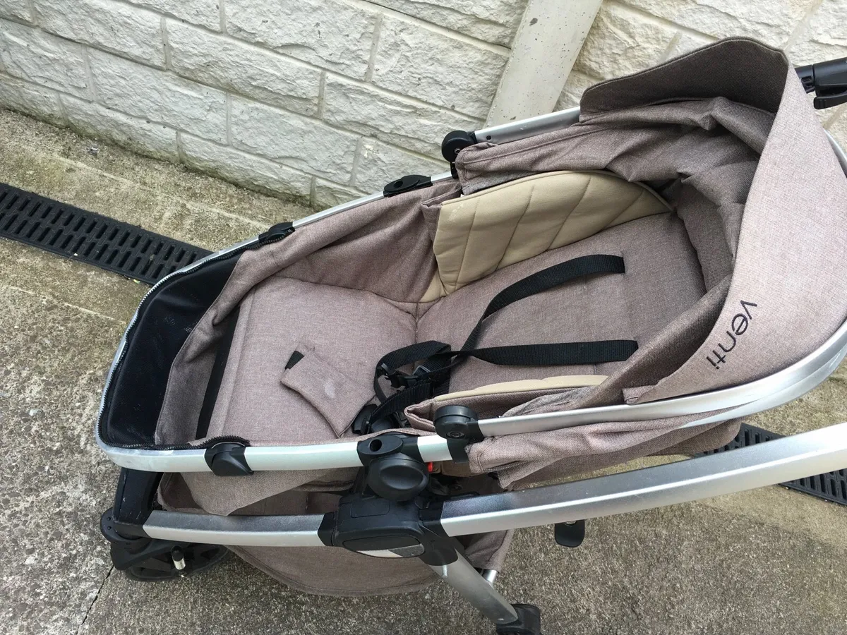 Baby buggy - Image 1
