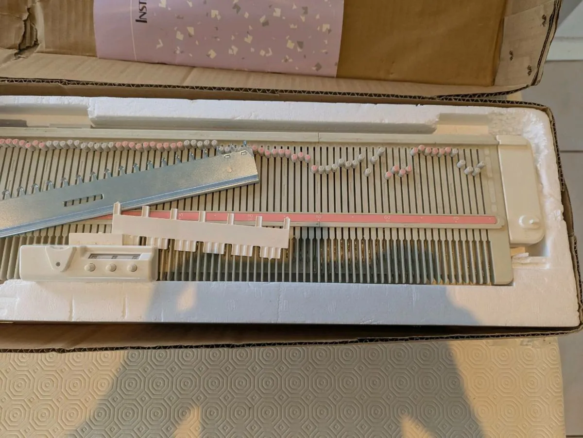 Knitting Machine - Image 2