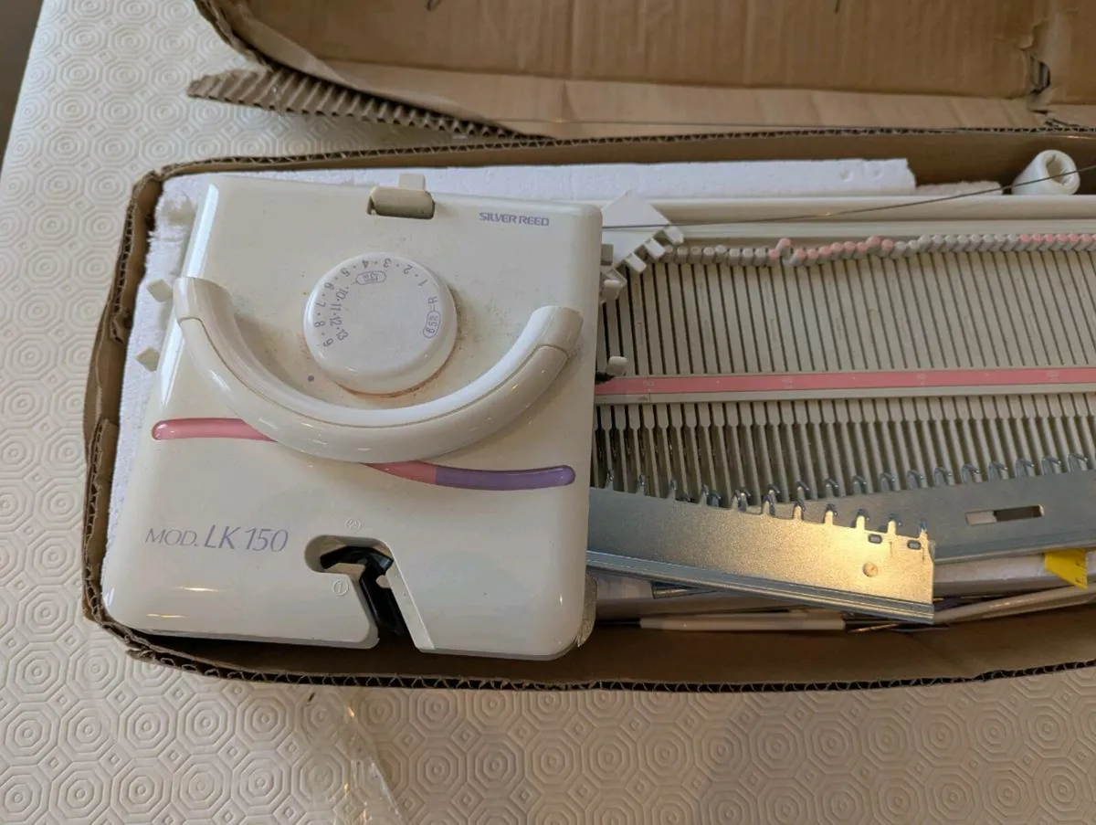 Knitting Machine - Image 4