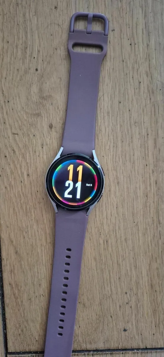 Samsung Galaxy Watch 4 - Image 1