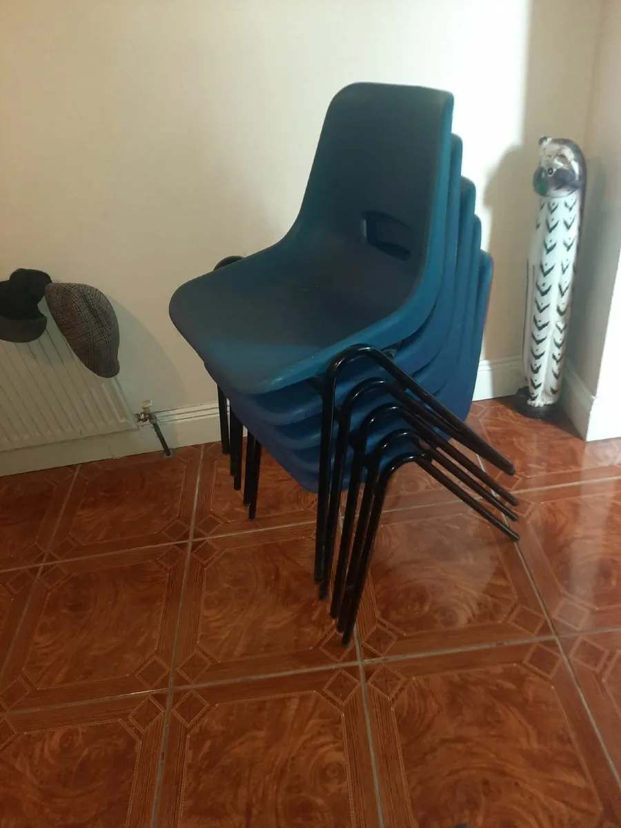 Poly chairs - Image 4
