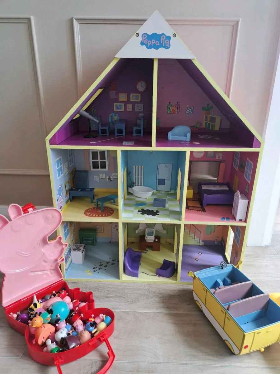 peppa pig house and accessories - Image 1