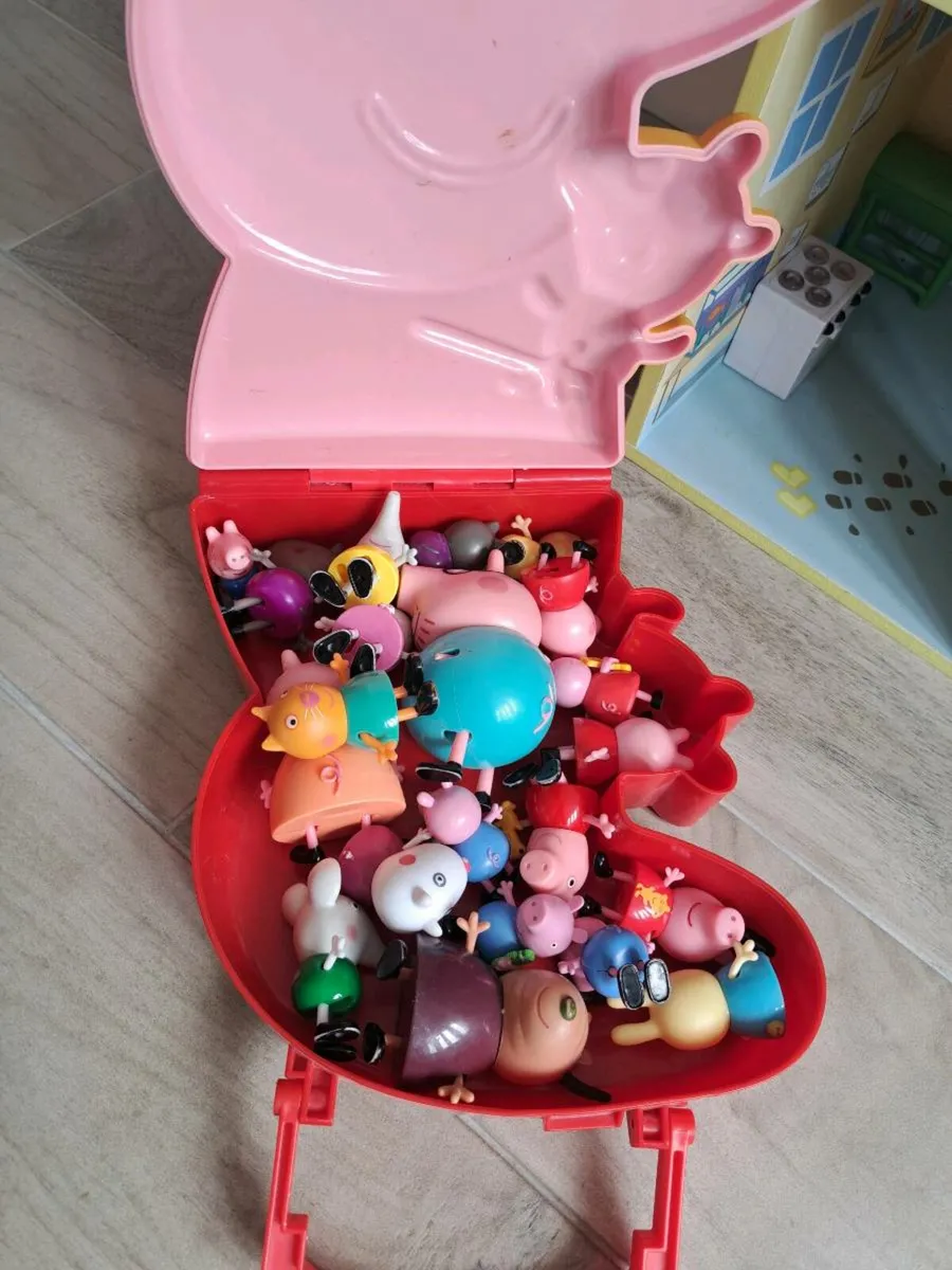 peppa pig house and accessories - Image 2