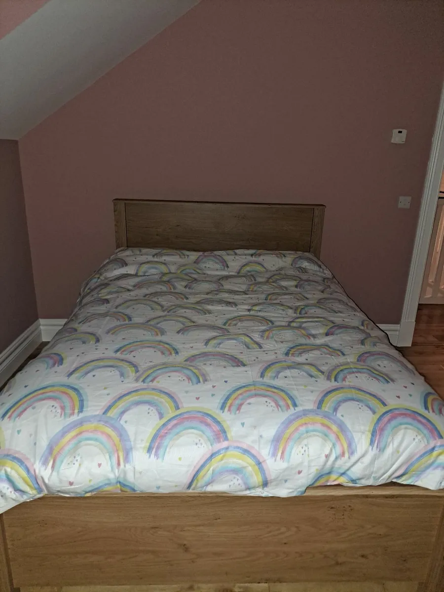 Bed - Image 1