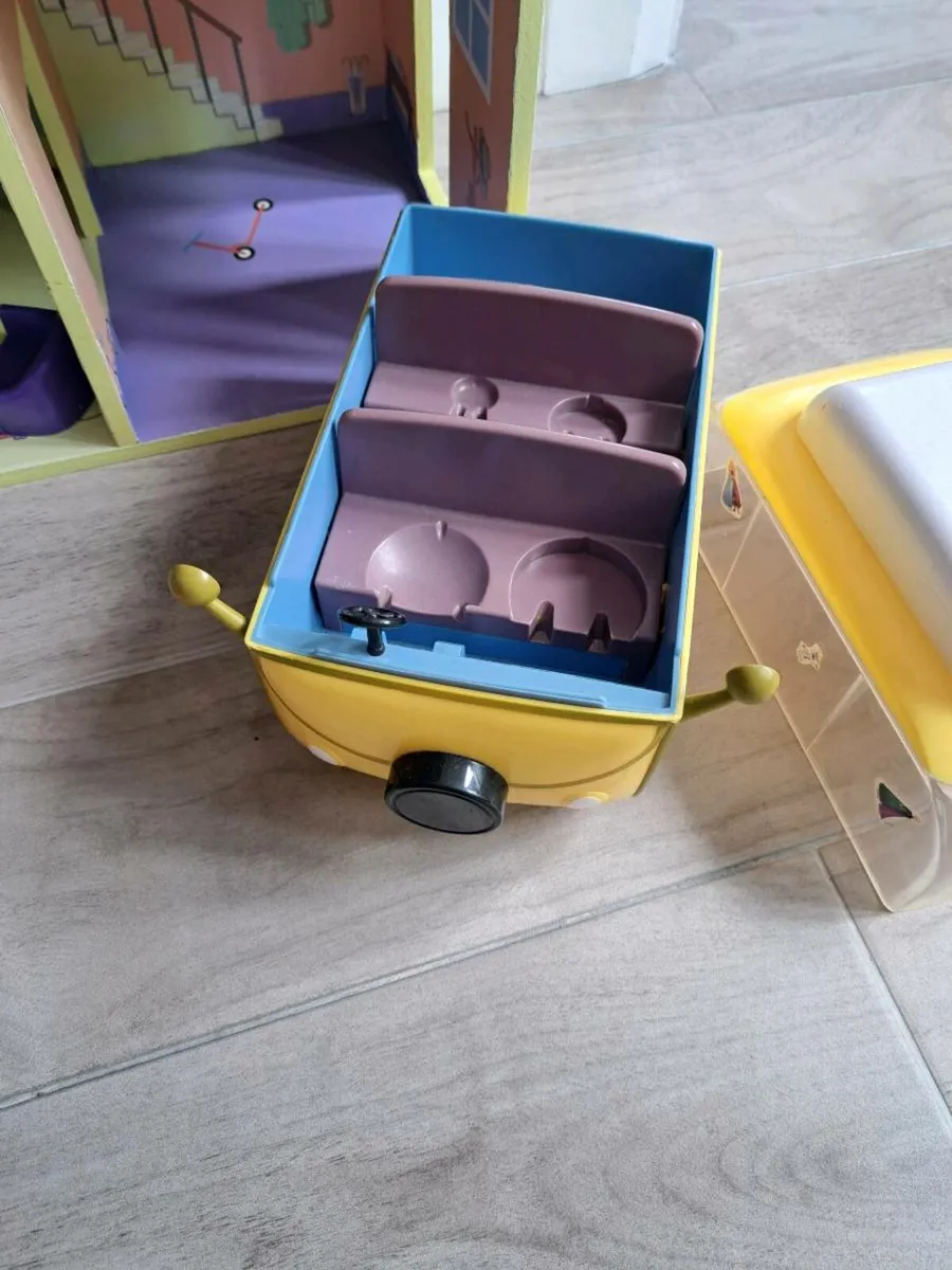 peppa pig house and accessories - Image 3