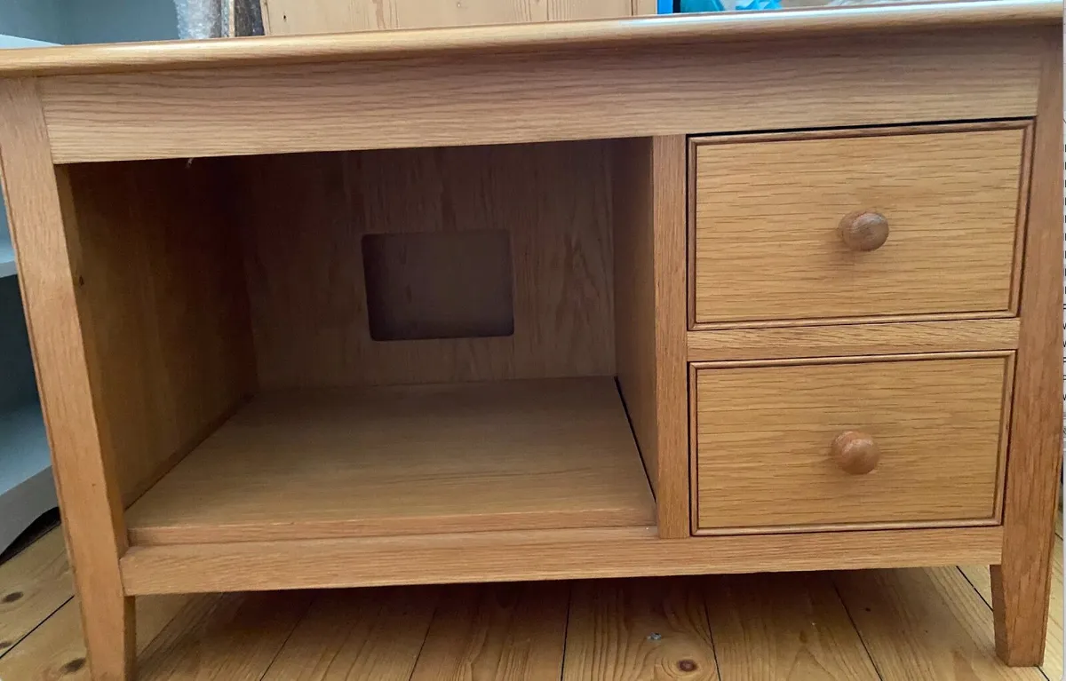 Oak TV Cabinet - Image 2