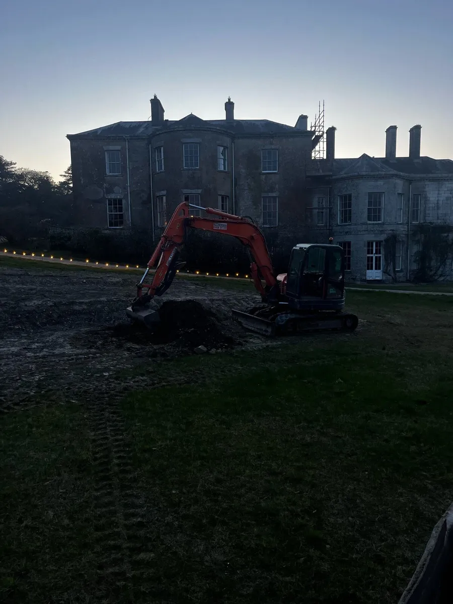 Digger with driver - Image 1