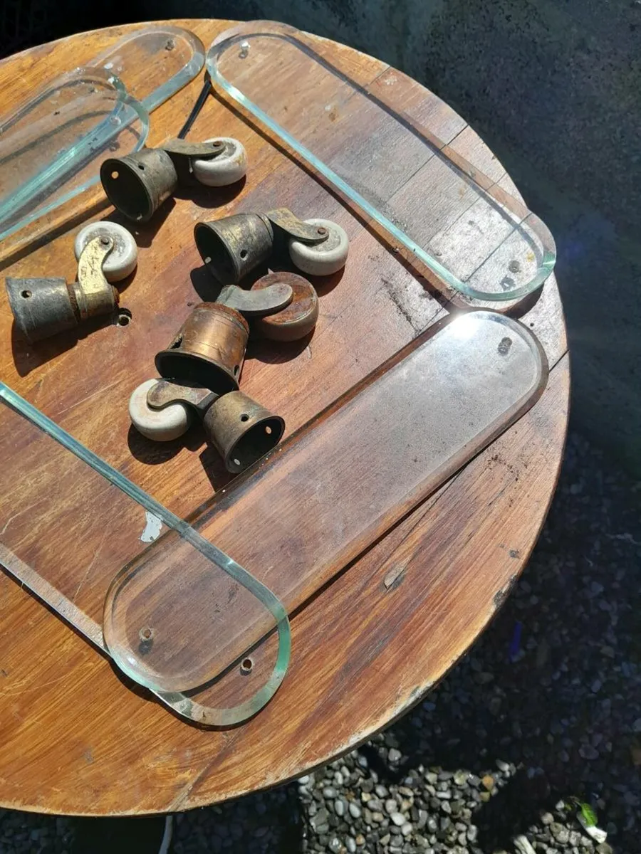 Door furnishers - Image 1