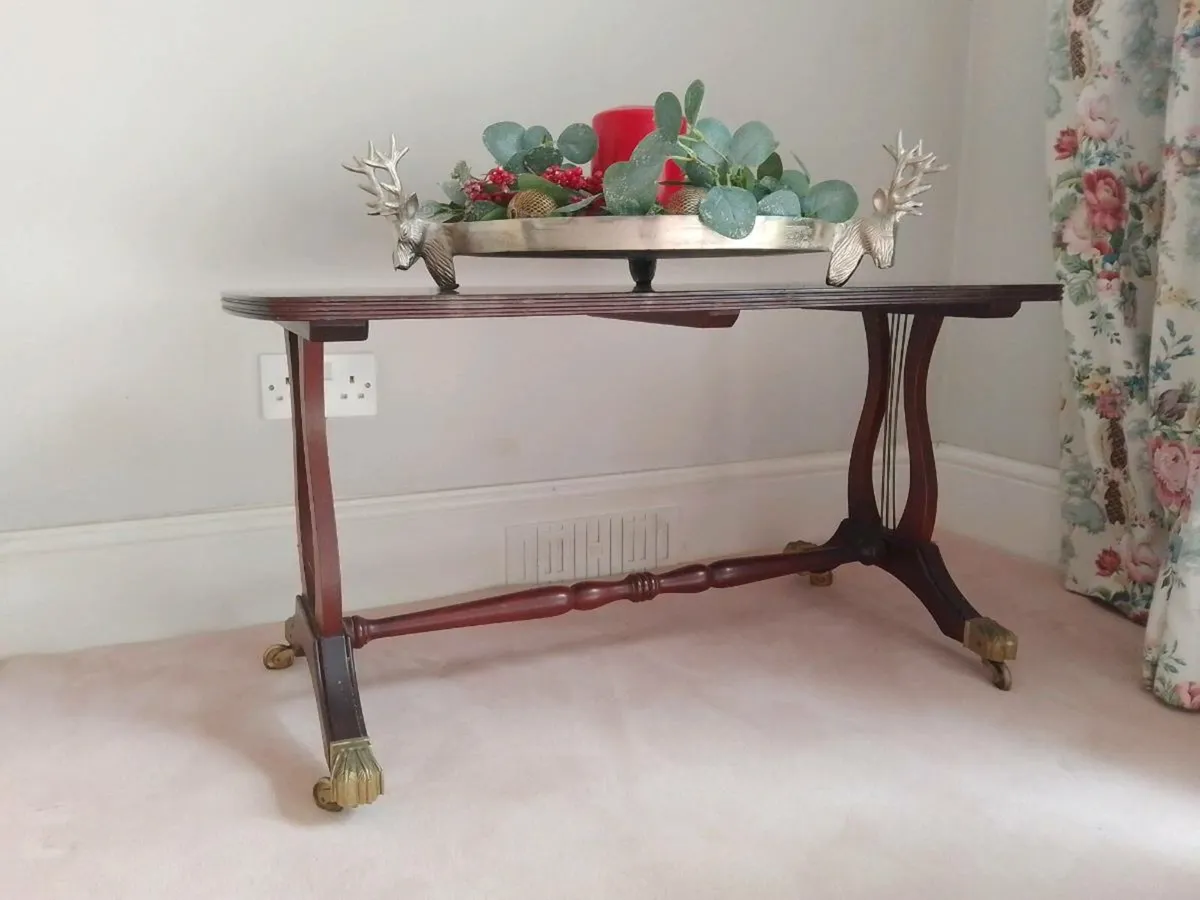 Beautiful Coffee Table - Image 1