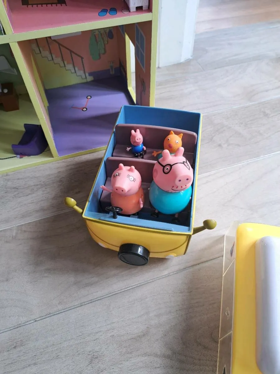 peppa pig house and accessories - Image 4