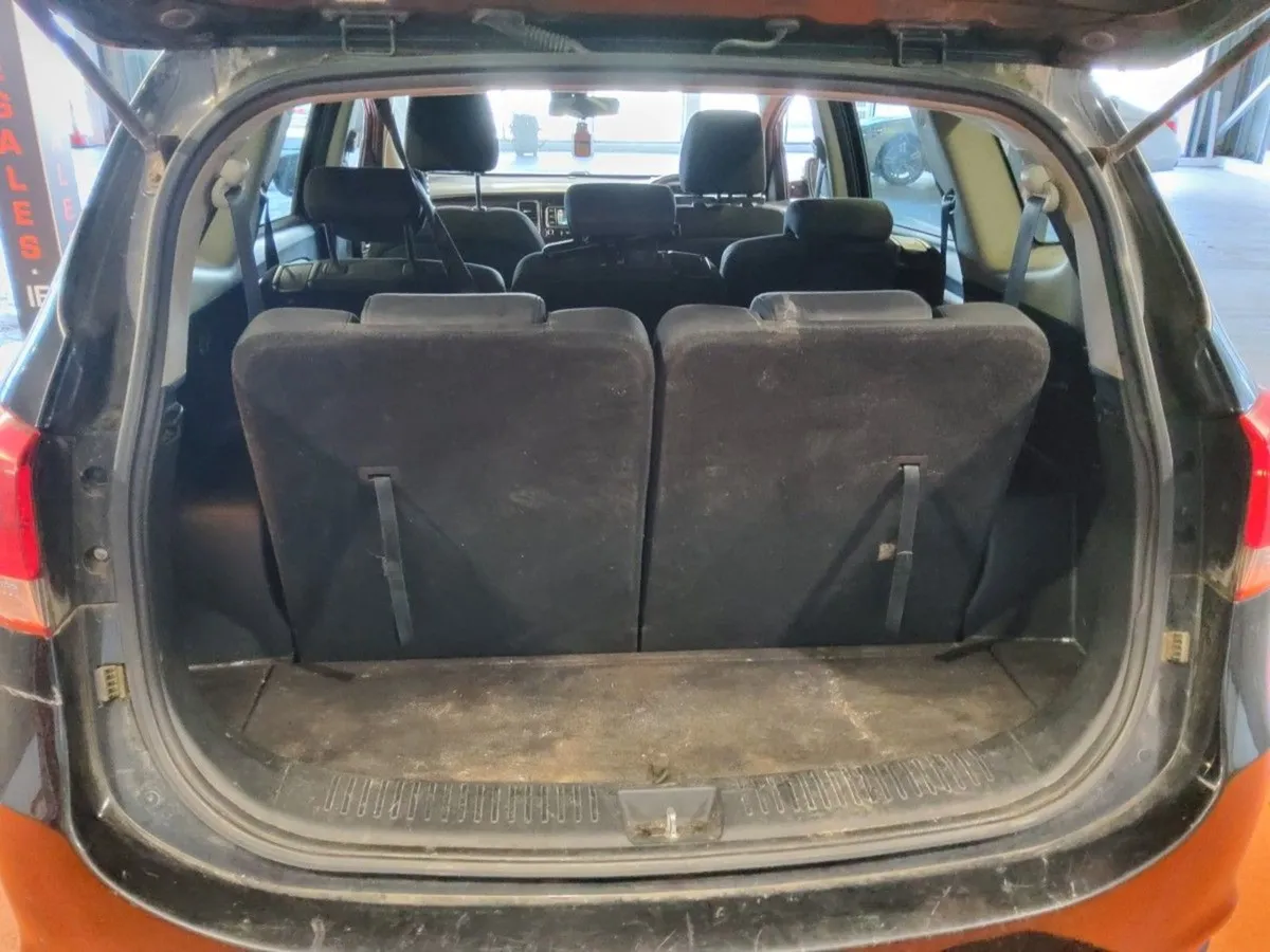 Kia Carens 1.7 EX Crdi - Image 4