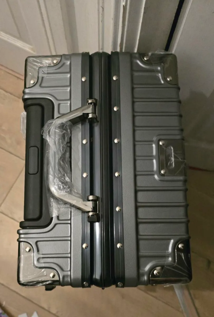 Cabin Suitcase - Image 3