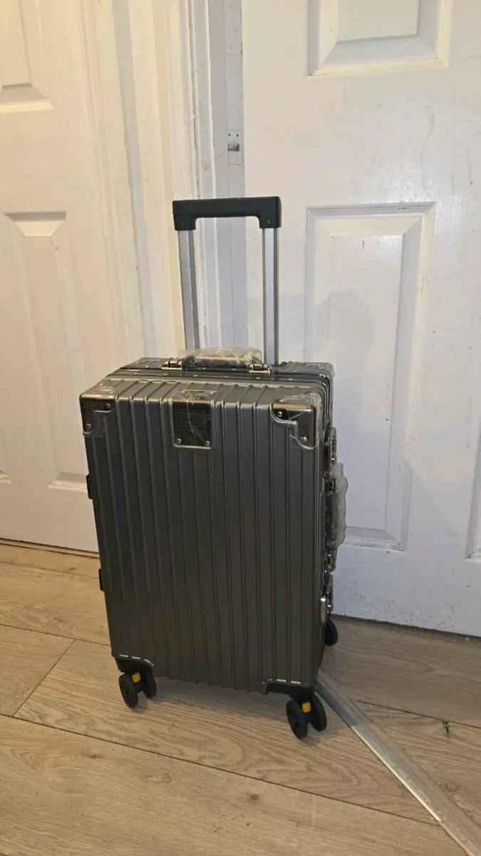 Cabin Suitcase - Image 4