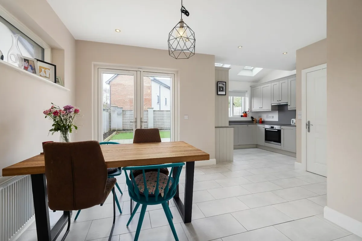 kitchen with Appliances - Image 2