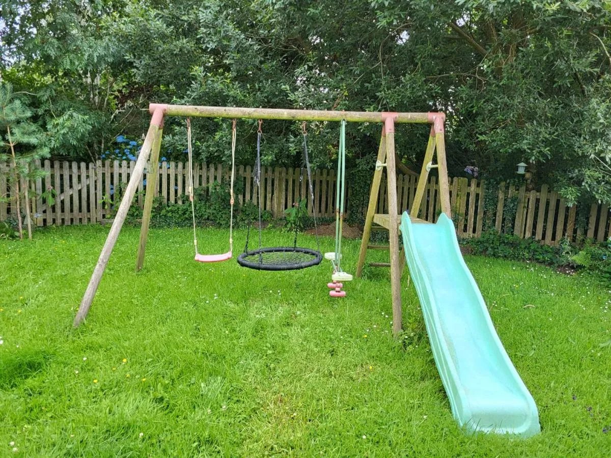 Swing set - Image 1