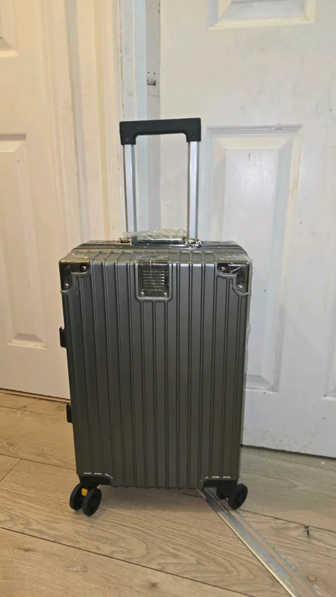 Cabin suitcase - Image 2
