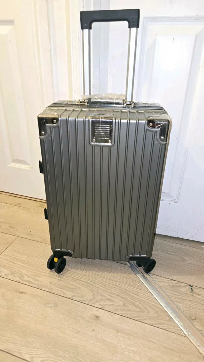 Cabin suitcase - Image 3