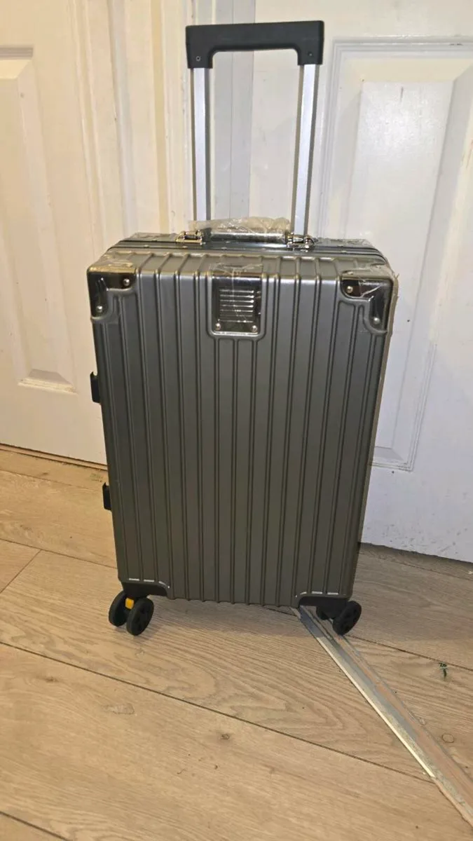 Cabin suitcase - Image 4