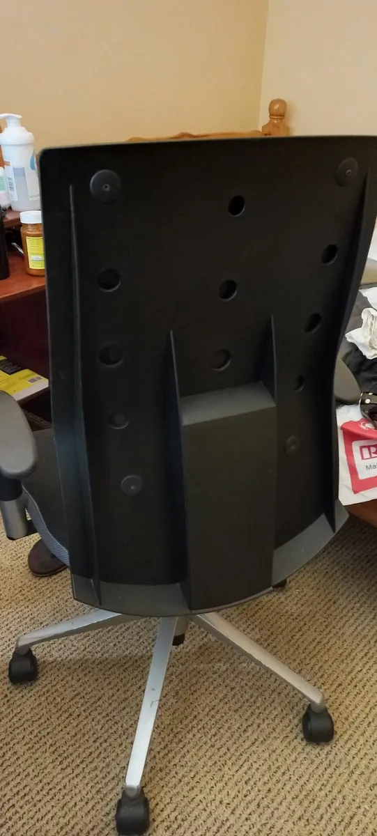 Ergonomic chair - Image 2