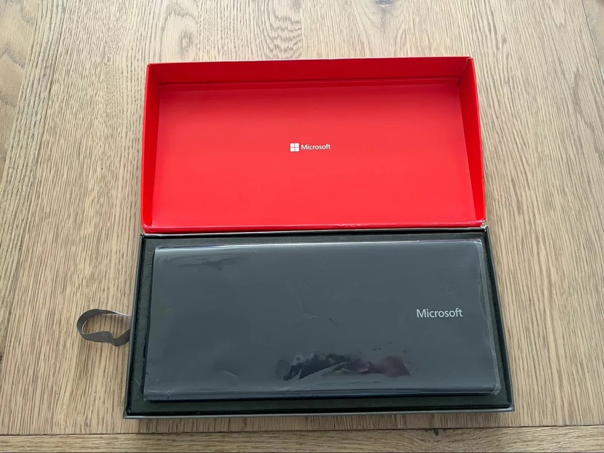 Microsoft Universal Wired Keyboard - Image 1