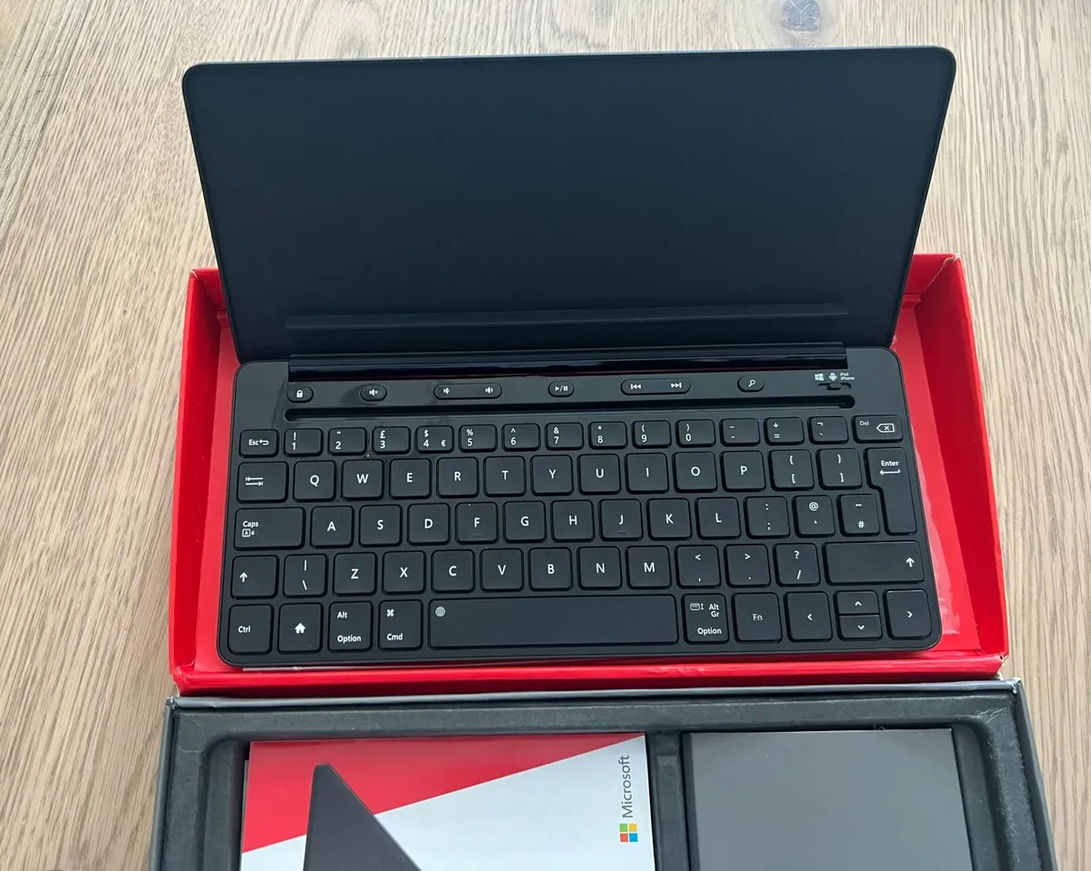 Microsoft Universal Wired Keyboard - Image 3
