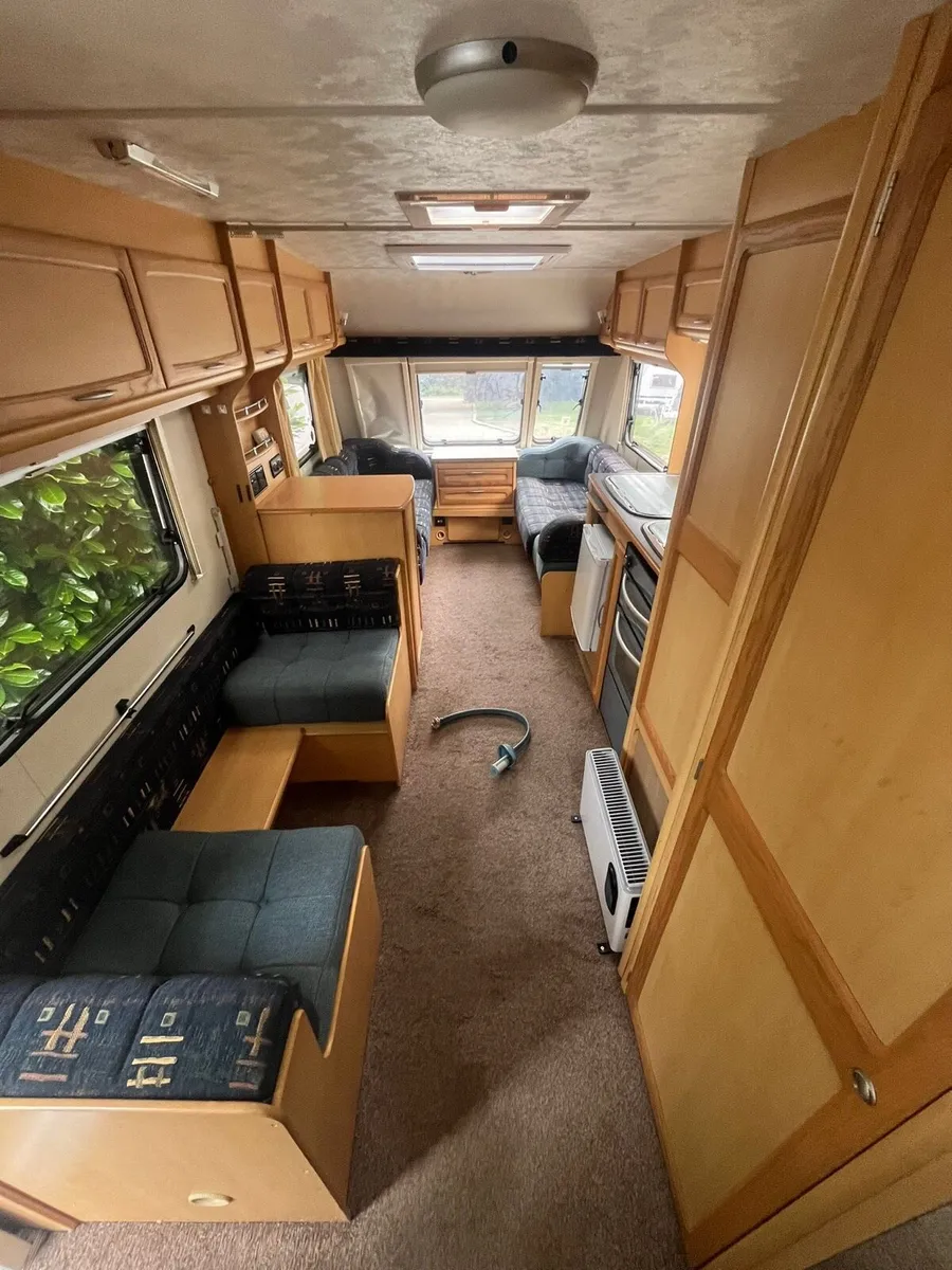 Elddis firestorm 6 berth fixed bunk bed - Image 4