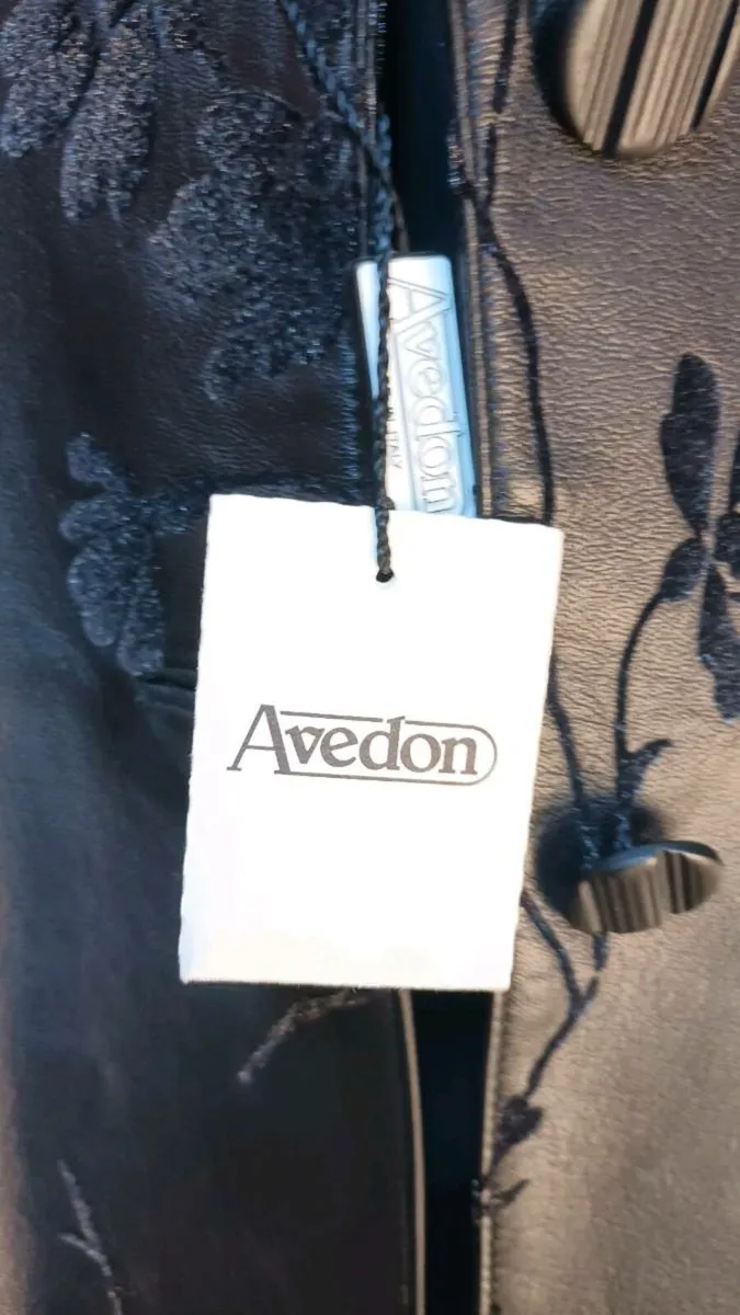 Avedon ladies leather jacket EU sz 44, D18 post 6e - Image 2