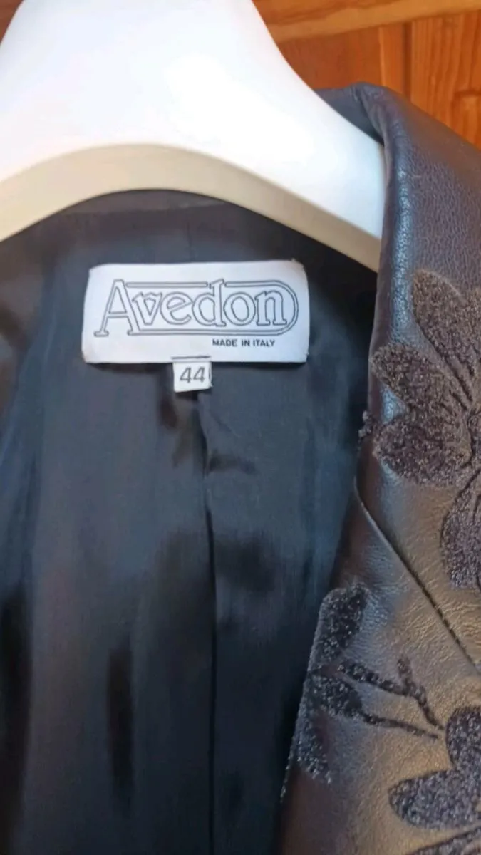 Avedon ladies leather jacket EU sz 44, D18 post 6e - Image 3