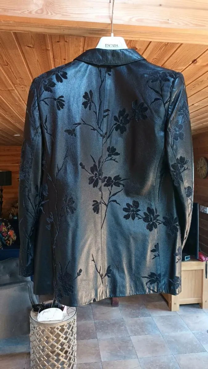 Avedon ladies leather jacket EU sz 44, D18 post 6e - Image 4