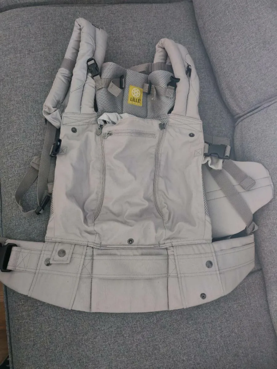 Baby carrier - Image 1