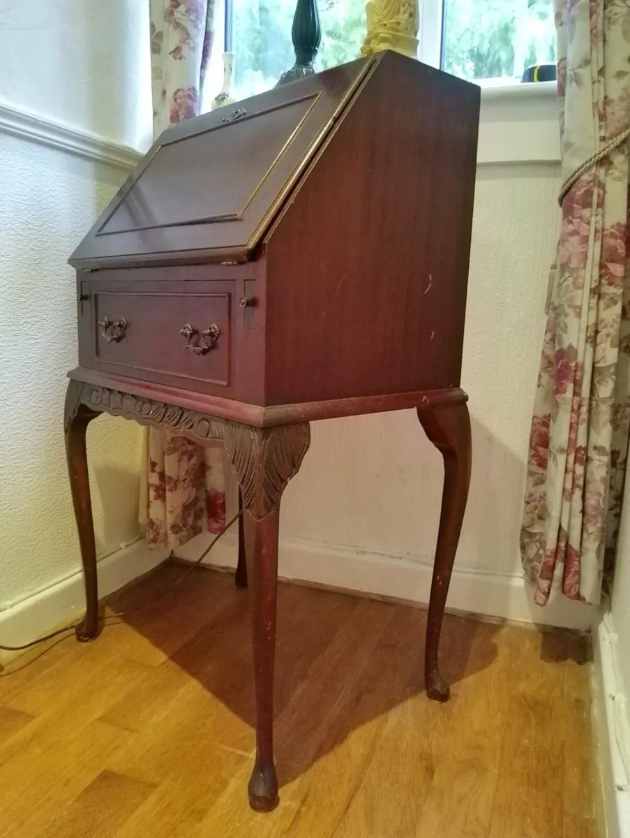 Beautiful Mahogany Table - Image 2