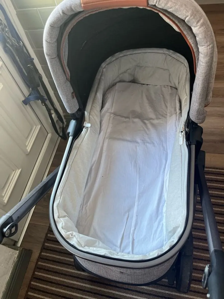 Peg Perego Pram - Image 4