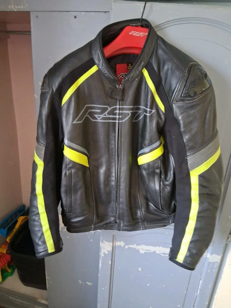 Motorcycle gear - Image 1