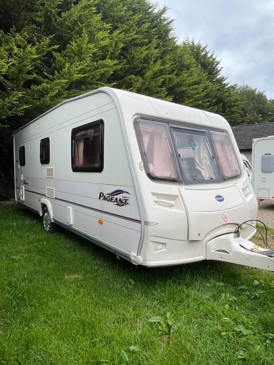 Bailey pageant 6 berth fixed bunkbeds - Image 1