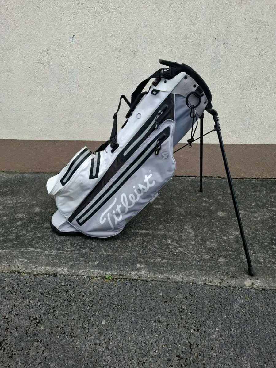 Golf Carry Bag - Image 1