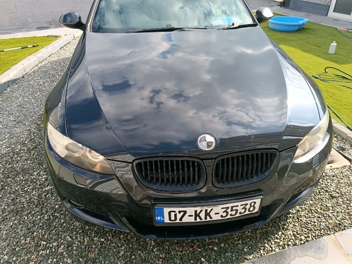 E92 BMW 320i - Image 2