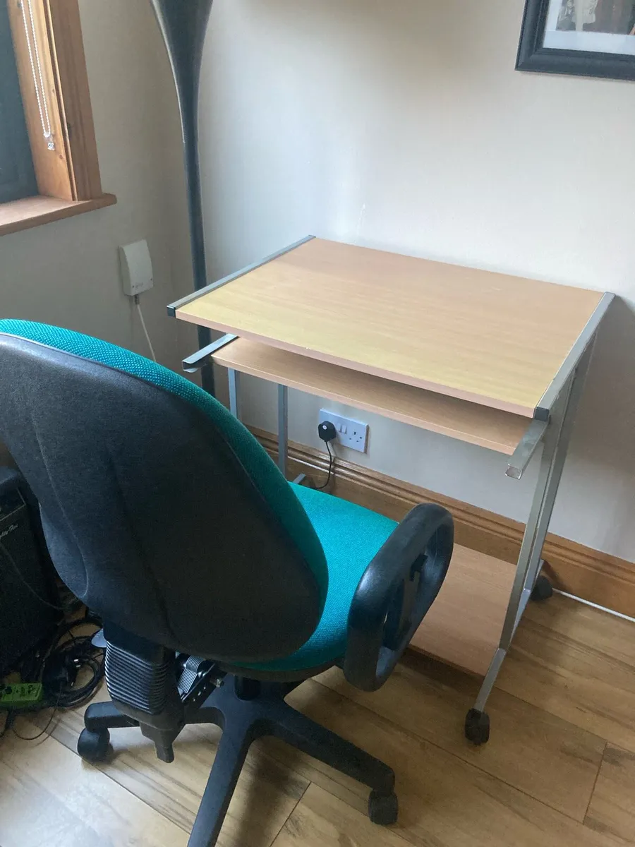 Study desk and chair - Image 4